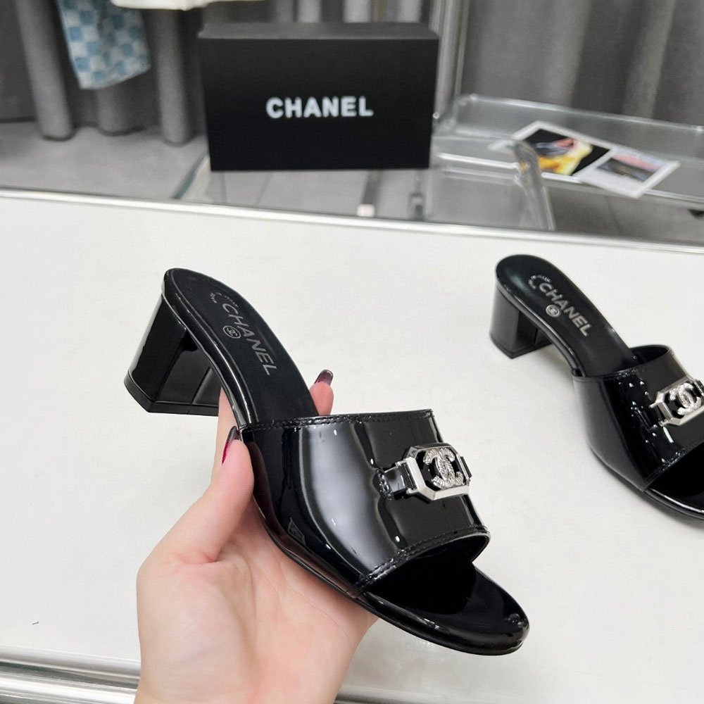 Chanel Flat Open-toed Flip-flops With Thick Heels Slide Sandal