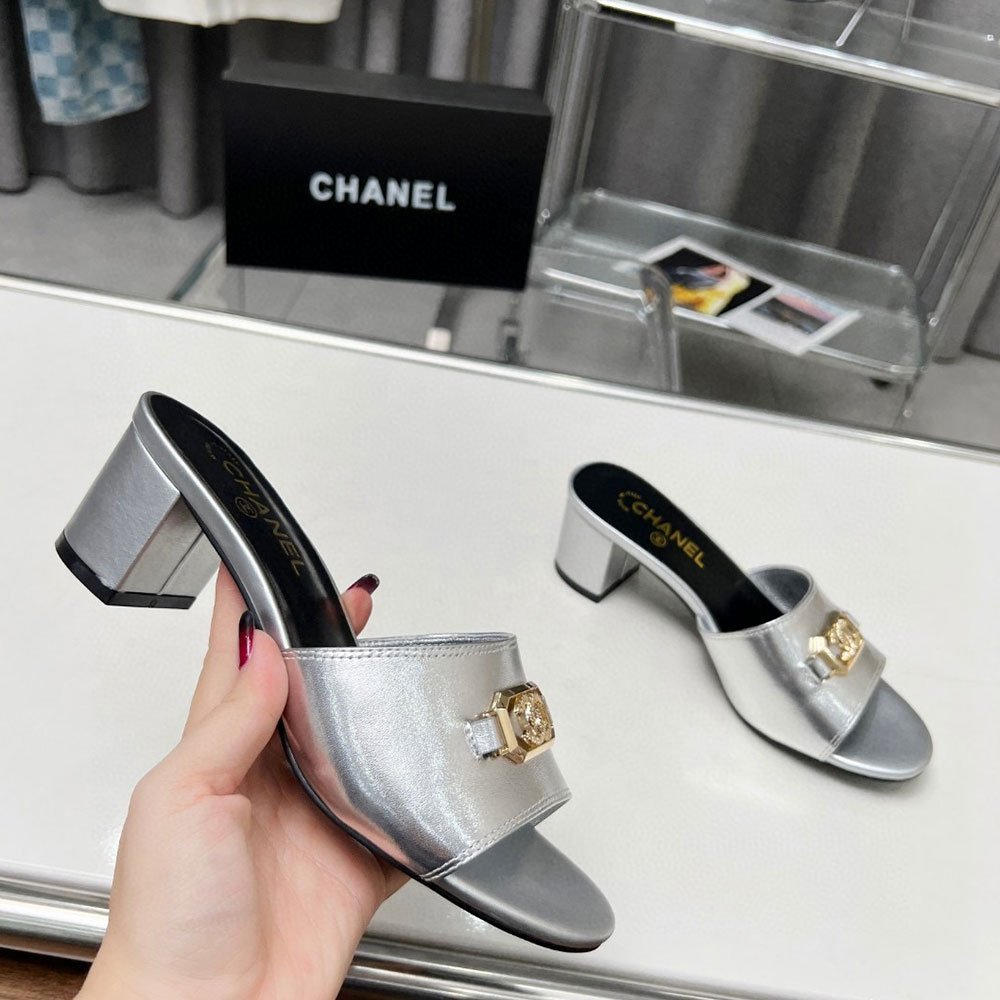 Chanel Flat Open-toed Flip-flops With Thick Heels Slide Sandal