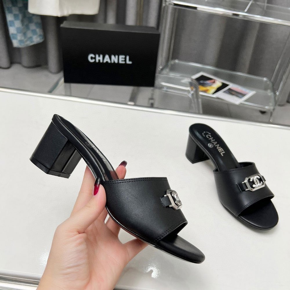 Chanel Flat Open-toed Flip-flops With Thick Heels Slide Sandal